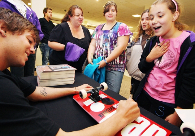 Professional skateboarder Ryan Sheckler signs autographs at JCPenney in the Clackamas Town Center mall on September 26, 2009. Andrea J. Wright / For The Wright Pictures